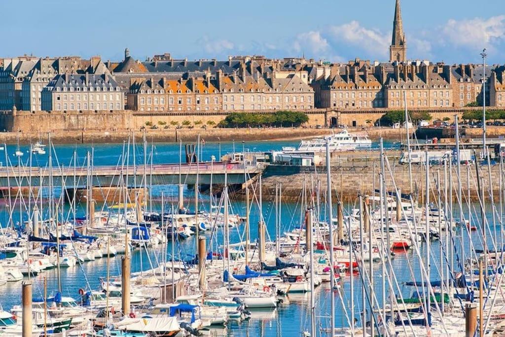 Charmante Maison A Evran Proche Dinan Et St Malo. Exterior photo